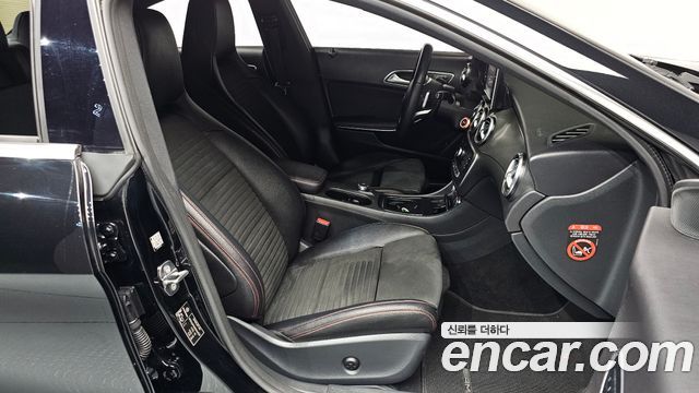 Mercedes-Benz CLA-Class CLA220 AMG Line