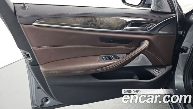 BMW 5-Series 540i xDrive Luxury Plus
