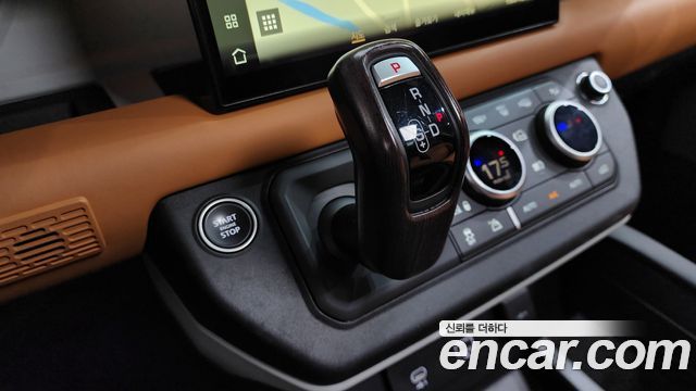 Land Rover Defender 130 D300 X-Dynamic HSE