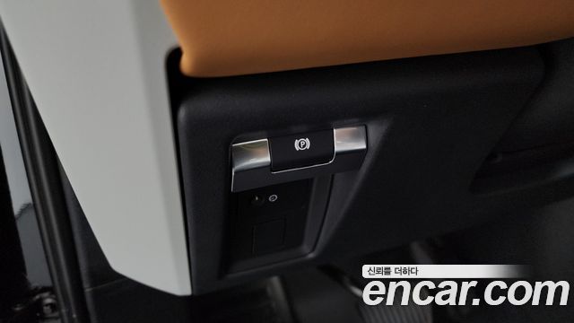 Land Rover Defender 130 D300 X-Dynamic HSE