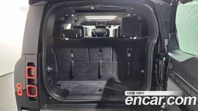 Land Rover Defender 130 D300 X-Dynamic HSE