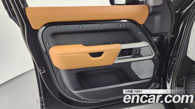 Land Rover Defender 130 D300 X-Dynamic HSE