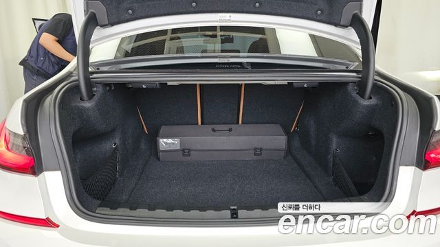 BMW 3-Series 330i xDrive M Sport