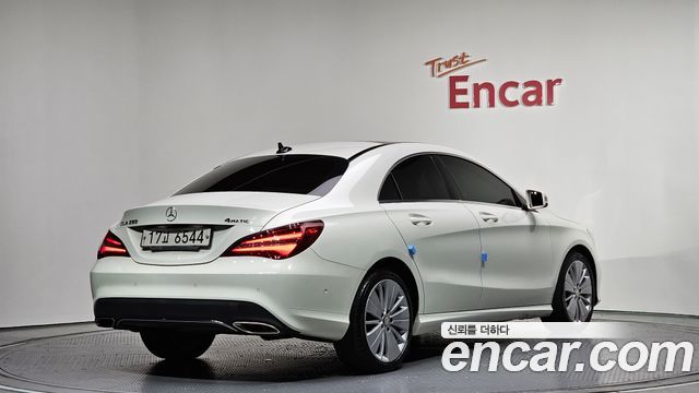 Mercedes-Benz CLA-Class CLA250 4MATIC