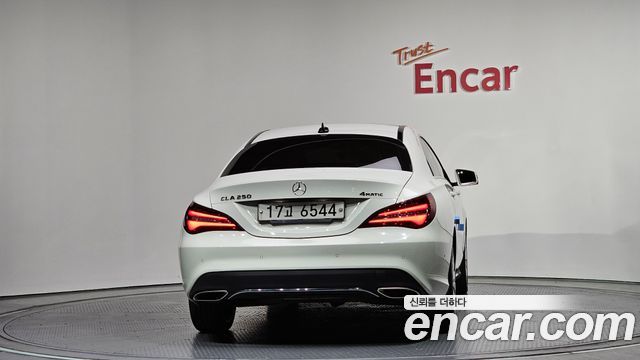 Mercedes-Benz CLA-Class CLA250 4MATIC