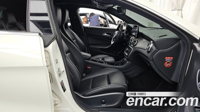 Mercedes-Benz CLA-Class CLA250 4MATIC