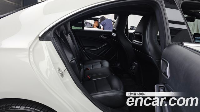 Mercedes-Benz CLA-Class CLA250 4MATIC