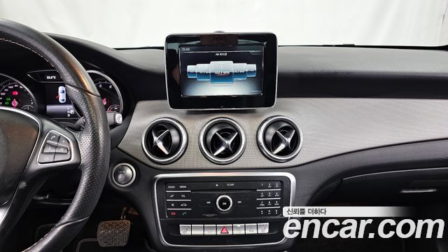 Mercedes-Benz CLA-Class CLA250 4MATIC