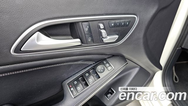 Mercedes-Benz CLA-Class CLA250 4MATIC