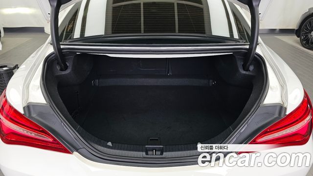 Mercedes-Benz CLA-Class CLA250 4MATIC