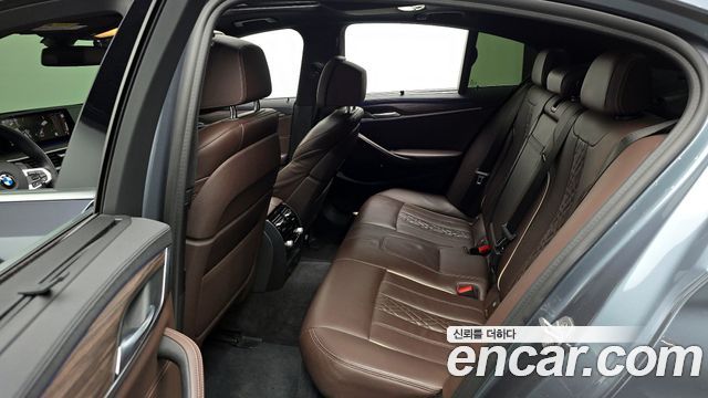 BMW 5-Series 530i M Sport Package Plus