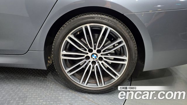 BMW 5-Series 530i M Sport Package Plus