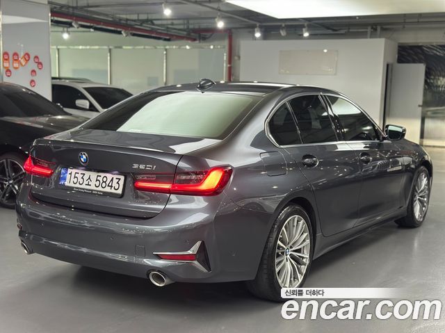 BMW 3-Series 320i Luxury