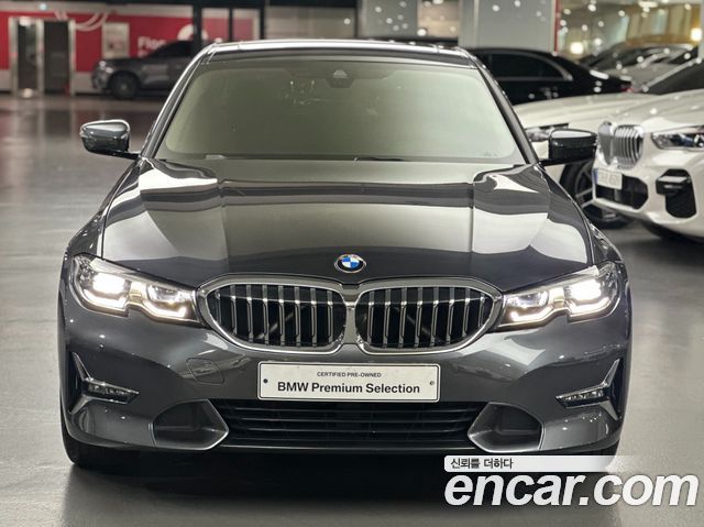 BMW 3-Series 320i Luxury