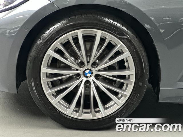 BMW 3-Series 320i Luxury
