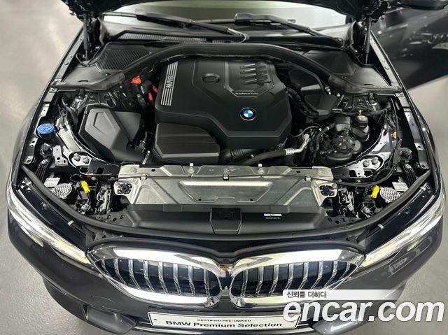 BMW 3-Series 320i Luxury