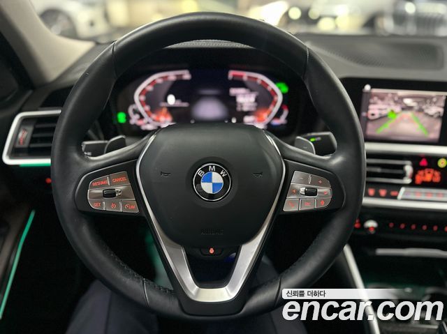BMW 3-Series 320i Luxury
