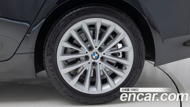 BMW 5-Series 520i Luxury