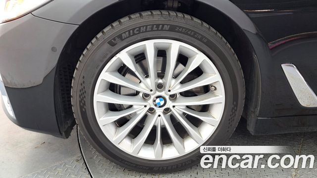 BMW 5-Series 520i Luxury
