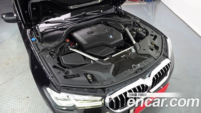 BMW 5-Series 520i Luxury