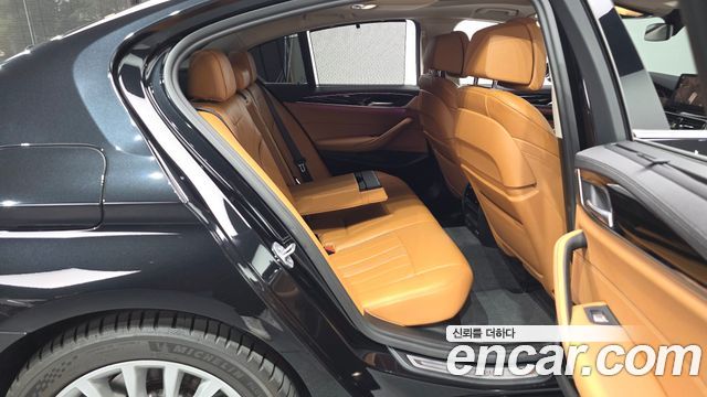 BMW 5-Series 520i Luxury