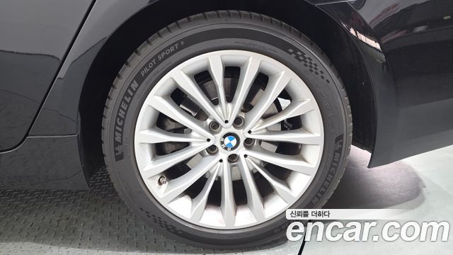 BMW 5-Series 520i Luxury