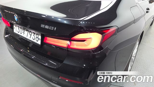 BMW 5-Series 520i Luxury