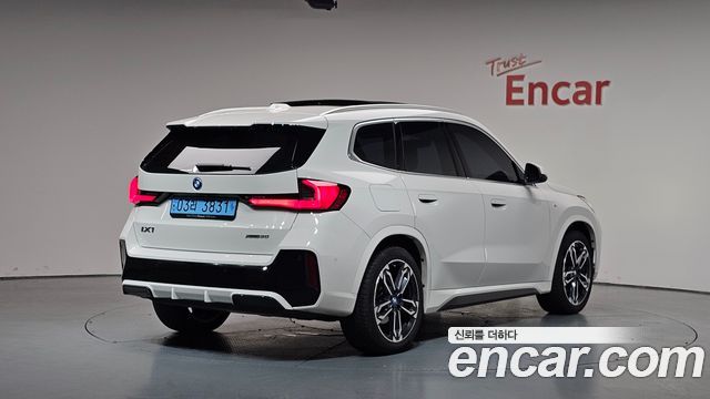BMW iX1 xDrive 30 M Sport