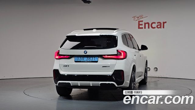BMW iX1 xDrive 30 M Sport