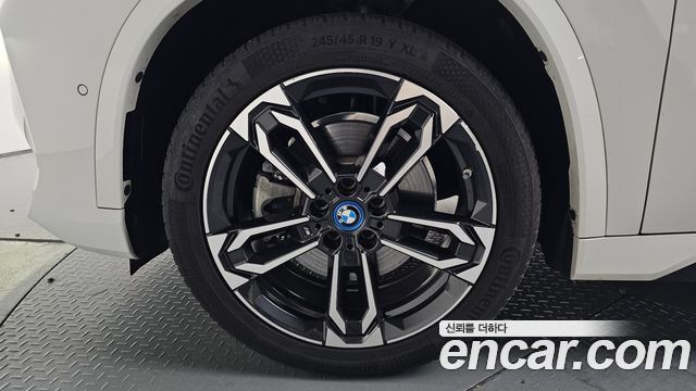 BMW iX1 xDrive 30 M Sport