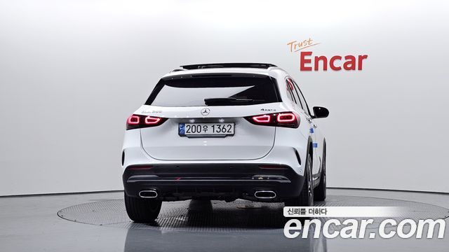 Mercedes-Benz GLA-Class GLA250 4MATIC