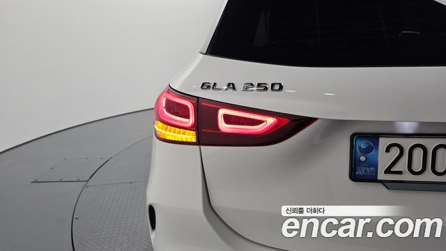 Mercedes-Benz GLA-Class GLA250 4MATIC