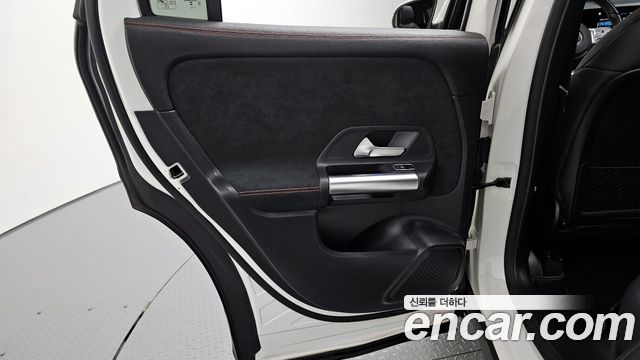 Mercedes-Benz GLA-Class GLA250 4MATIC