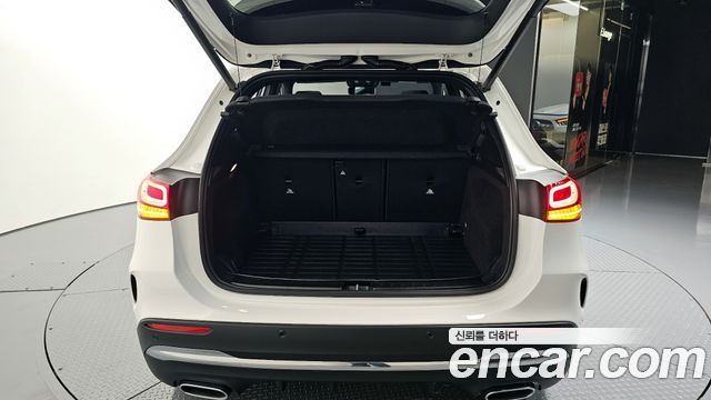 Mercedes-Benz GLA-Class GLA250 4MATIC