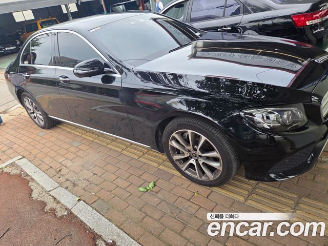 Mercedes-Benz E-Class E300 4MATIC Avnatgarde