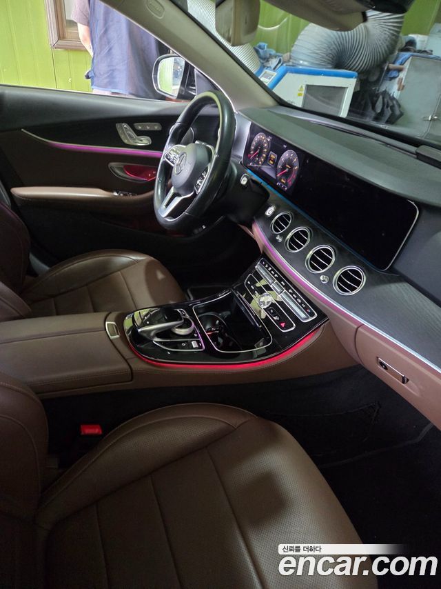 Mercedes-Benz E-Class E300 4MATIC Avnatgarde