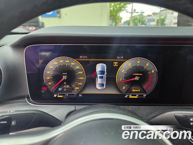 Mercedes-Benz E-Class E300 4MATIC Avnatgarde