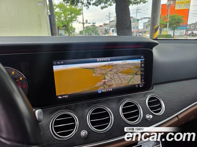 Mercedes-Benz E-Class E300 4MATIC Avnatgarde