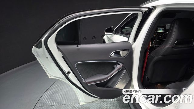 Mercedes-Benz GLA-Class GLA45 AMG 4MATIC