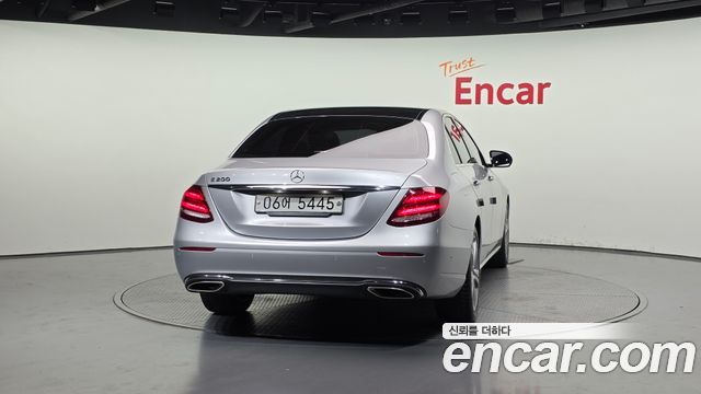 Mercedes-Benz E-Class E200 Avantgarde