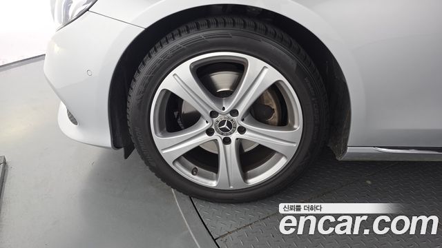 Mercedes-Benz E-Class E200 Avantgarde