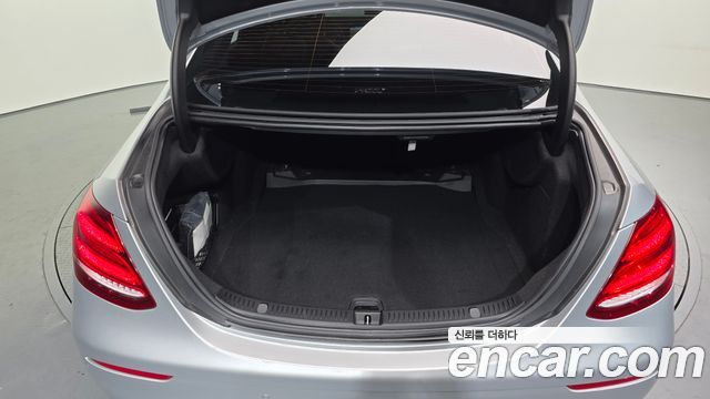 Mercedes-Benz E-Class E200 Avantgarde