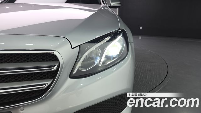 Mercedes-Benz E-Class E200 Avantgarde