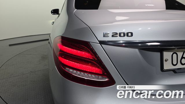 Mercedes-Benz E-Class E200 Avantgarde