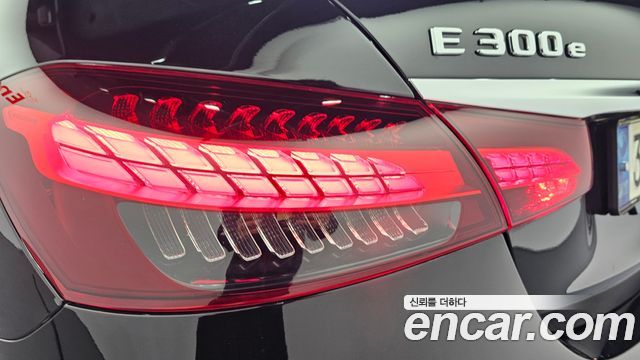 Mercedes-Benz E-Class E300e 4MATIC Exclusive