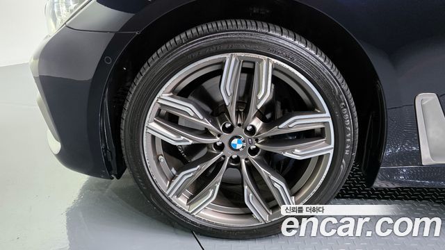 BMW 7-Series M760Li xDrive