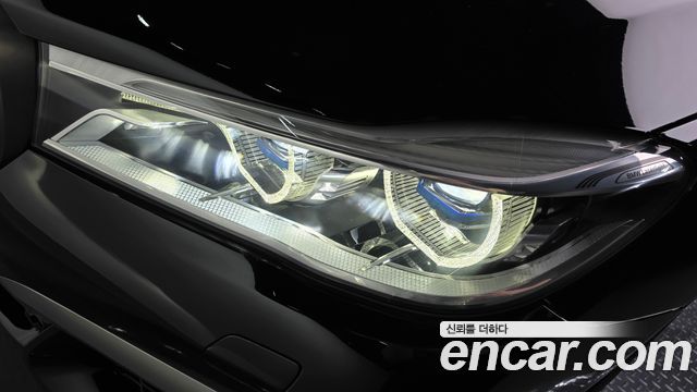 BMW 7-Series M760Li xDrive