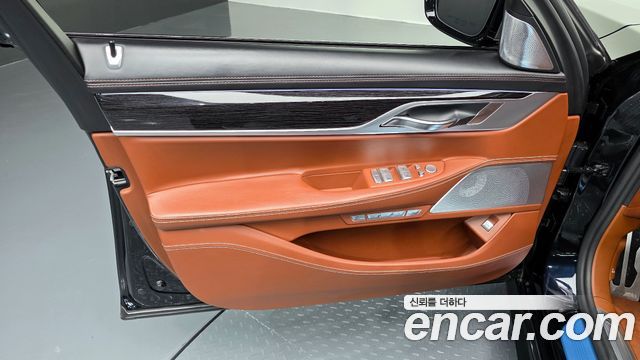 BMW 7-Series M760Li xDrive