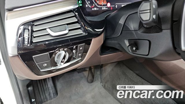 BMW 5-Series 530i Luxury