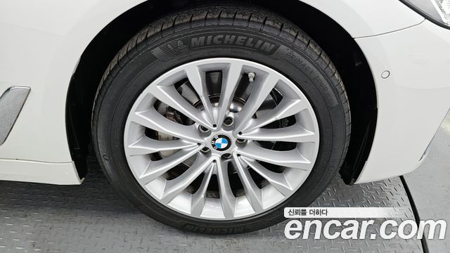 BMW 5-Series 530i Luxury